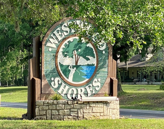 community / neighborhood sign with a lawn