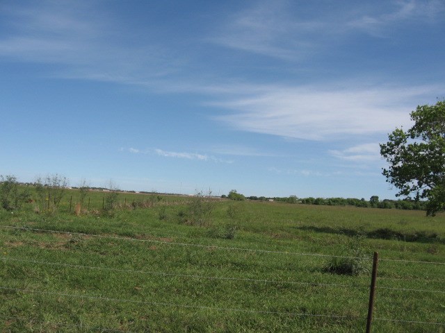 Listing photo 3 for CR308 Fm1163, El Campo TX 77437