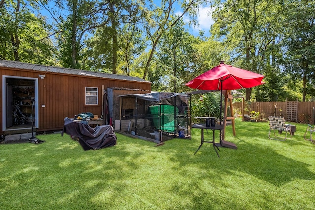 view of yard with an outdoor structure