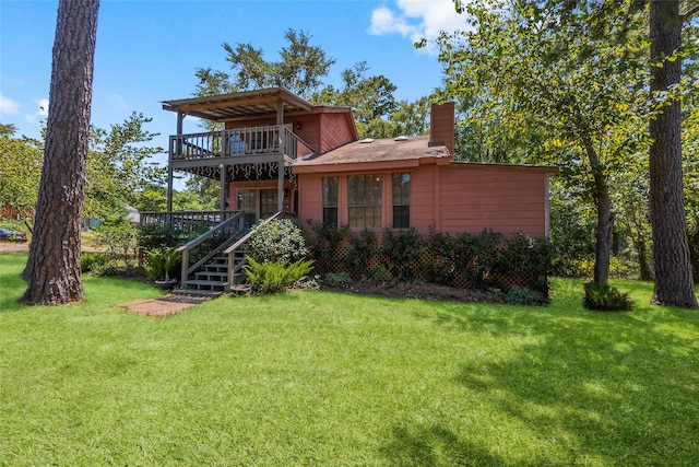 back of house featuring a lawn