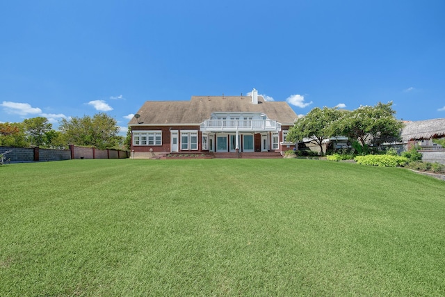 back of house featuring a lawn