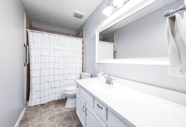 bathroom with toilet, vanity, a shower with shower curtain, and a textured ceiling