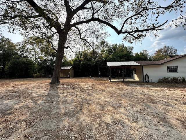 view of yard with a storage unit