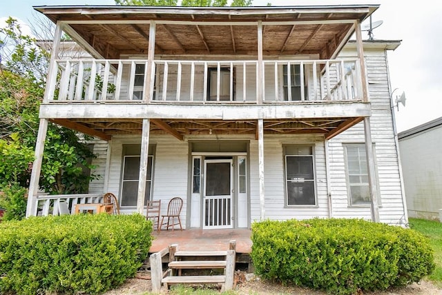 view of front facade featuring covered porch and a balcony