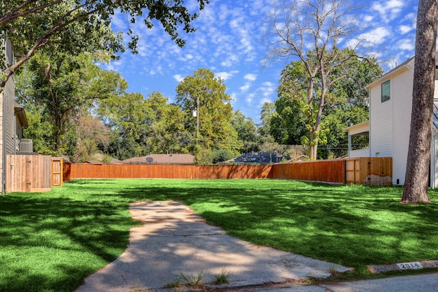 Listing photo 2 for 2014 Ebony Ln, Houston TX 77018