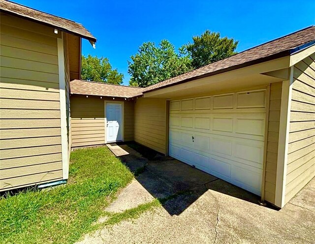 911 Dallas St, Port Neches, TX 77651 - exterior space featuring driveway