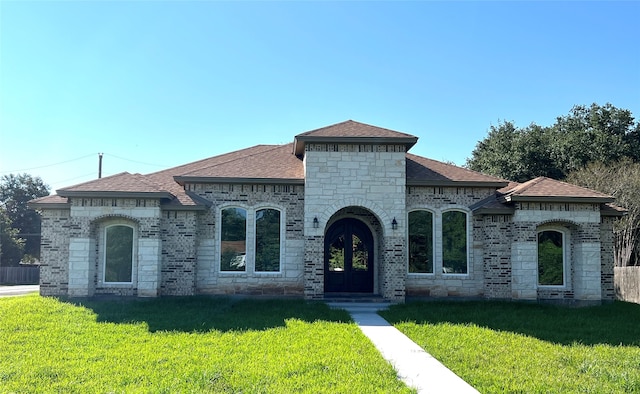 view of front of house with a front yard