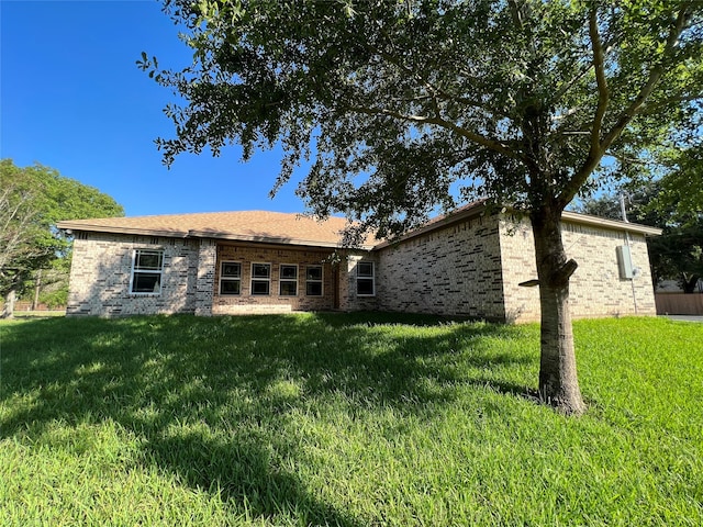 back of house featuring a yard