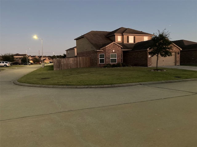 view of front facade featuring a lawn