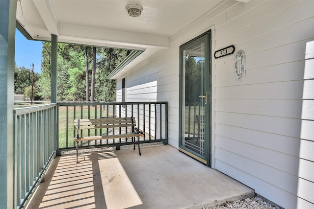 balcony featuring covered porch