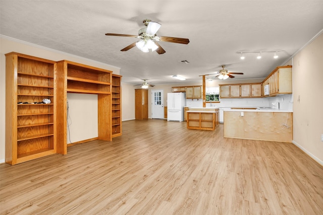 kitchen featuring white appliances, light wood-type flooring, ornamental molding, kitchen peninsula, and ceiling fan