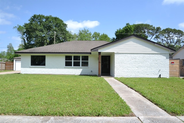 single story home featuring a front lawn