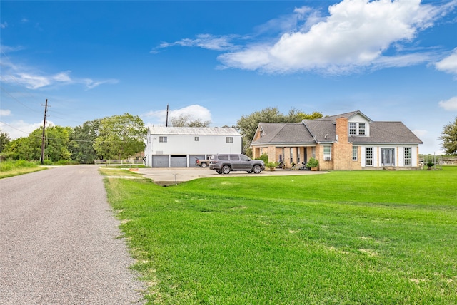 view of front of house featuring a front lawn