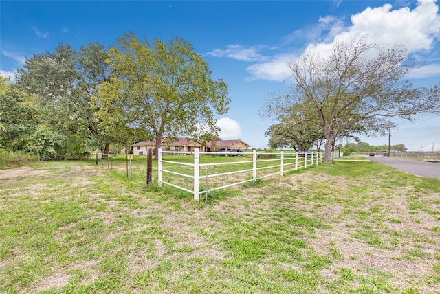 view of yard featuring a rural view