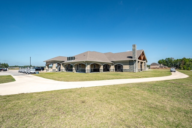 view of front of home featuring a front lawn