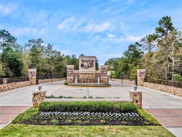 Listing photo 2 for 11015 Branch Creek Ct, Conroe TX 77304