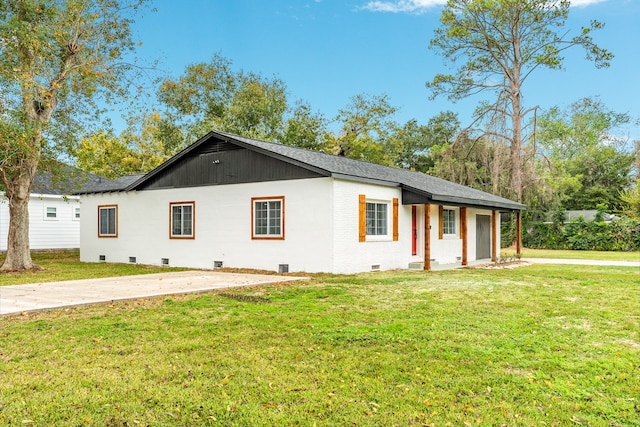 ranch-style home with a front yard