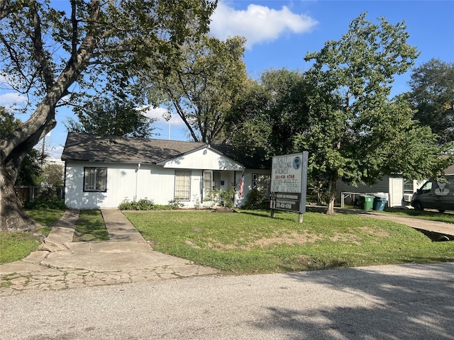 view of front of home with a front lawn