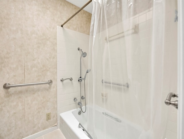 bathroom with shower / tub combo