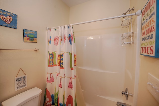 bathroom featuring shower / tub combo with curtain and toilet