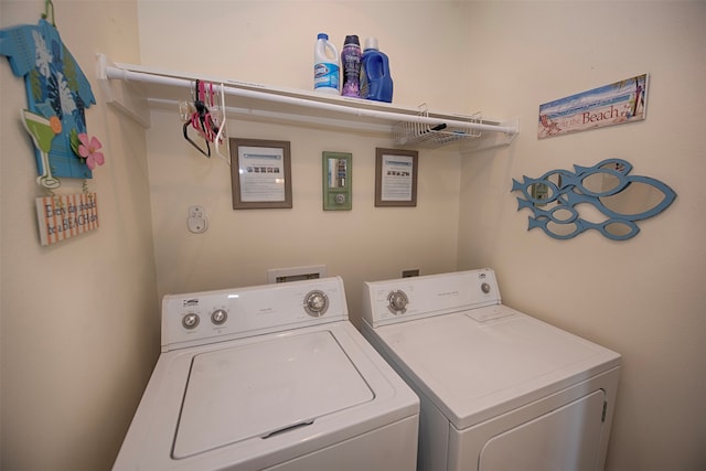 washroom featuring washing machine and clothes dryer