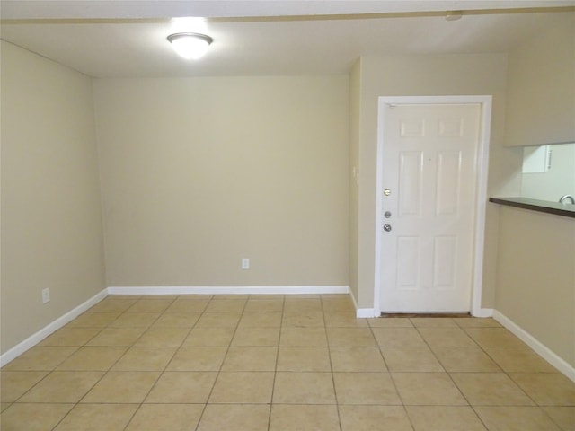 spare room featuring light tile patterned floors