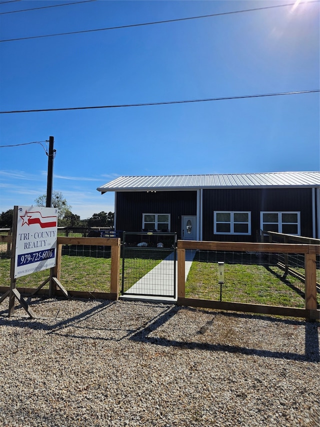 view of front of property