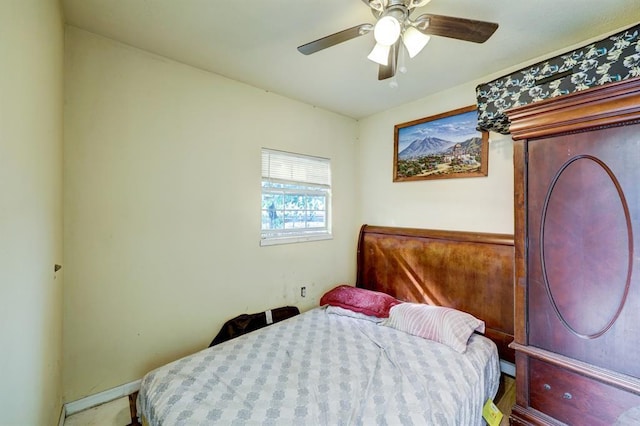 bedroom with ceiling fan