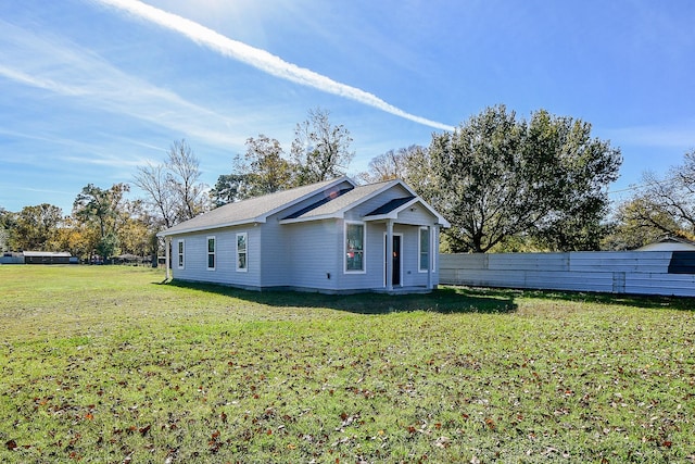 view of front of property with a front yard