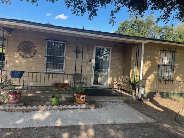 view of front of house with a porch