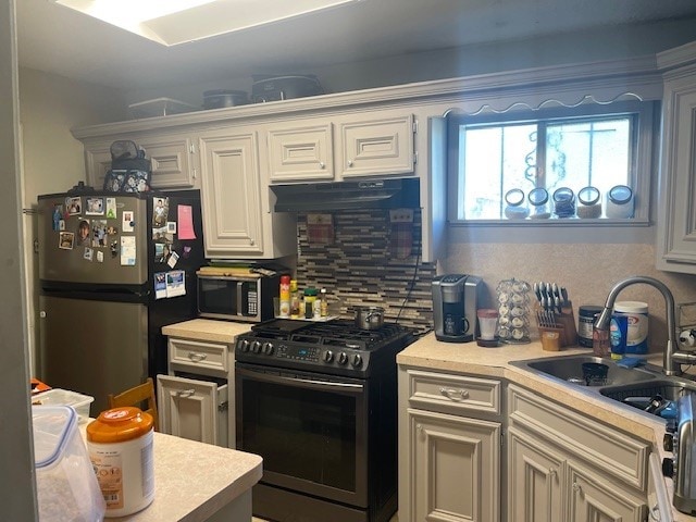 kitchen featuring decorative backsplash, sink, and stainless steel appliances