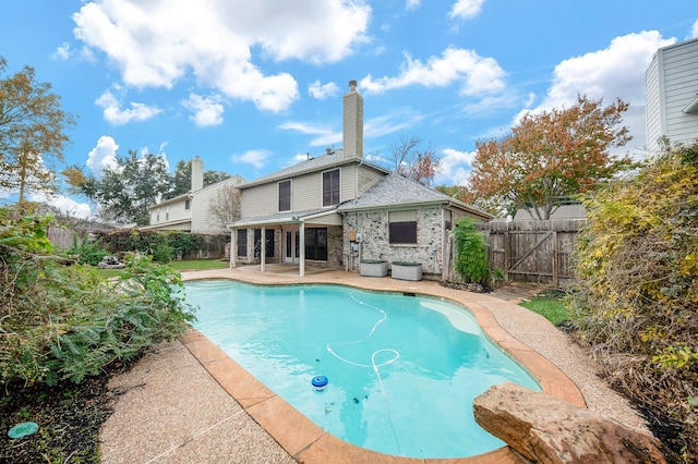 view of swimming pool featuring a patio