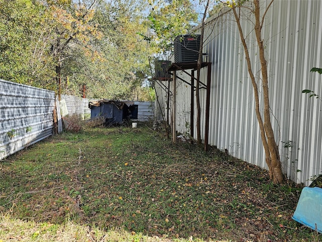 view of yard with cooling unit