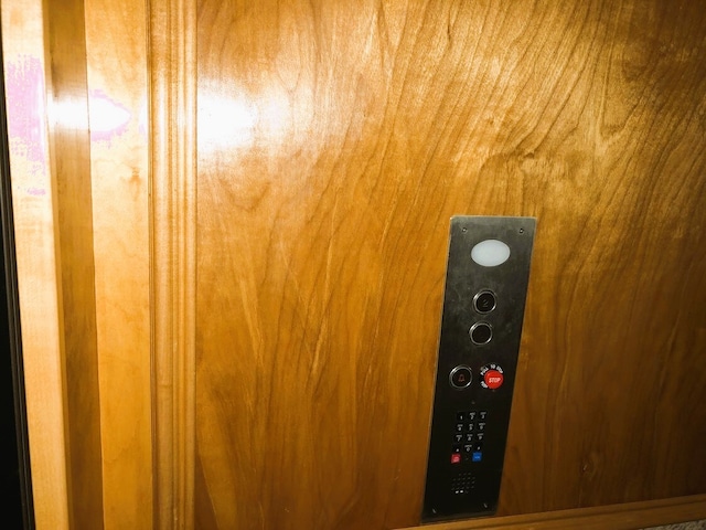 room details with elevator