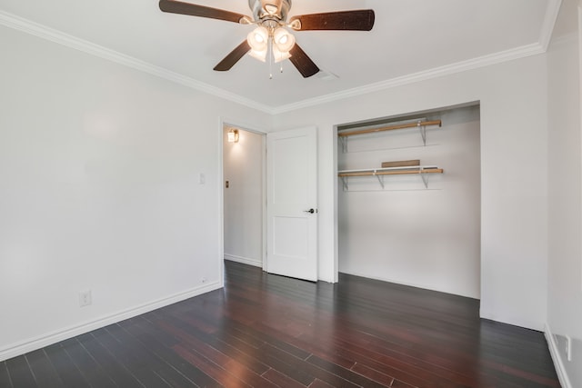 unfurnished bedroom with ornamental molding, dark wood-type flooring, ceiling fan, and a closet