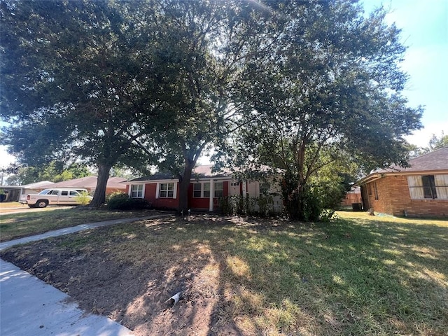 ranch-style home with a front yard