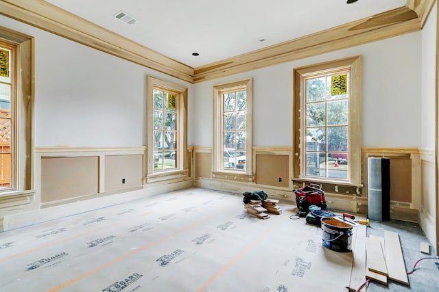 empty room with crown molding