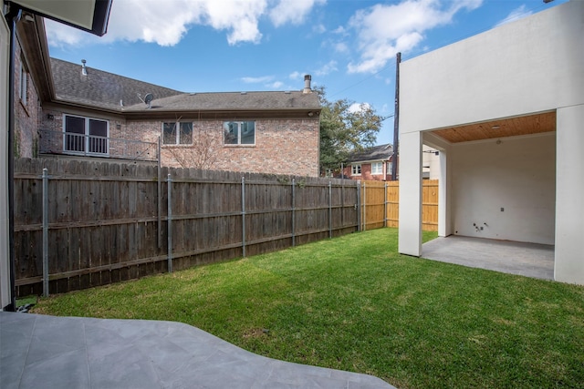 view of yard featuring a patio area