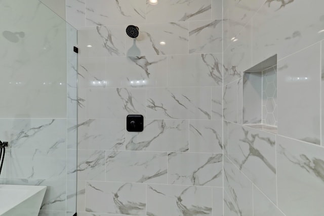 bathroom featuring tiled shower