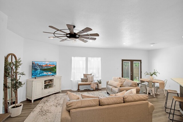 living room with dark wood-type flooring and ceiling fan