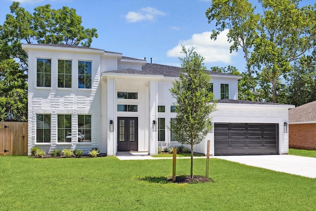 view of front facade featuring a front yard