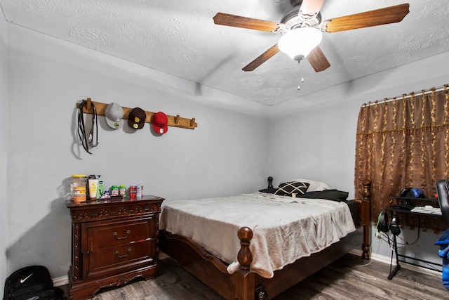 bedroom featuring a textured ceiling, hardwood / wood-style flooring, and ceiling fan