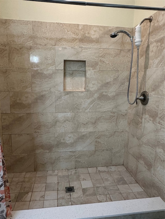 bathroom featuring curtained shower