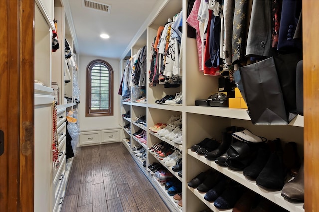 walk in closet with dark hardwood / wood-style flooring