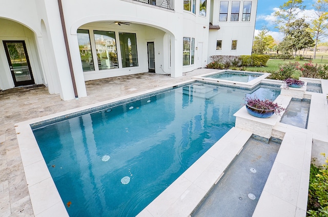 view of swimming pool with a patio area, an in ground hot tub, and ceiling fan