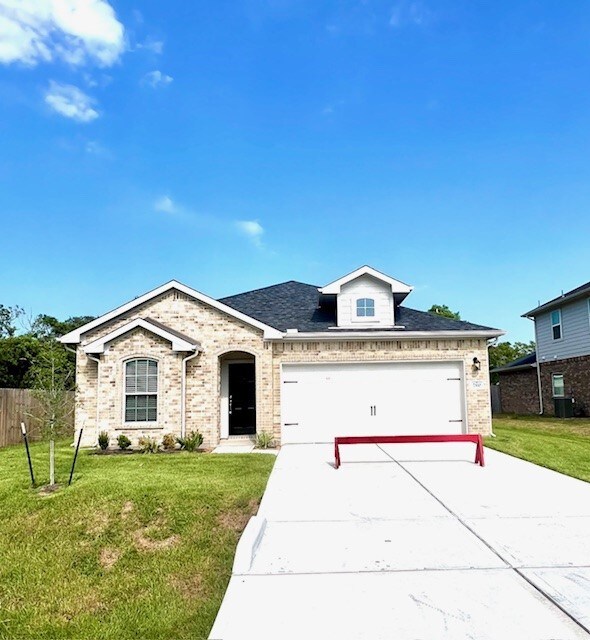 view of front of house with a garage and a front lawn