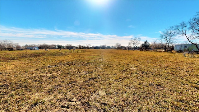 view of yard featuring a rural view