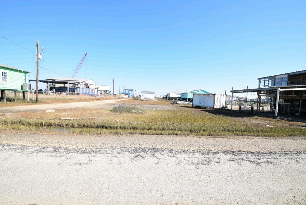 1400 14th St, Port Bolivar, TX 77650 - photo 2