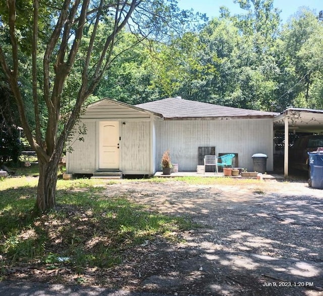 view of front of house featuring a carport