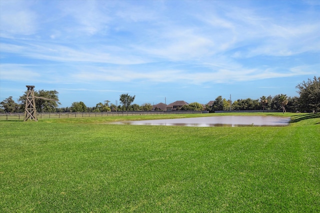 view of yard featuring a water view